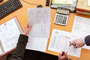 INS: Serviciile de piaţă prestate întreprinderilor au raportat afaceri în creştere cu 17,5%, la patru luni